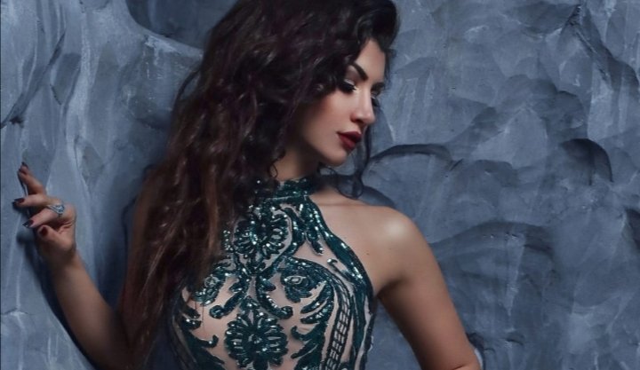 مصممة الأزياء العالمية زينة حلبي تقدم أرباحها للعائلات المتضررة من انفجار بيروت