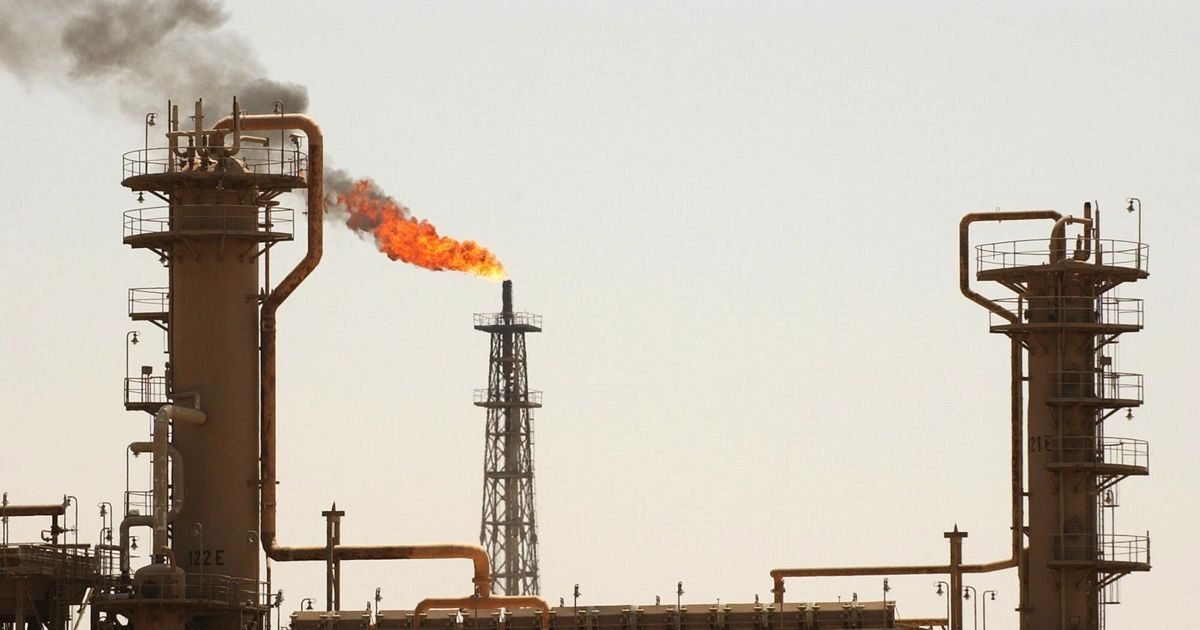 صورة مميزة: ترامب يعلن اتفاقاً يمنح واشنطن أغلبية على 65 مليار برميل من نفط فنزويلا
