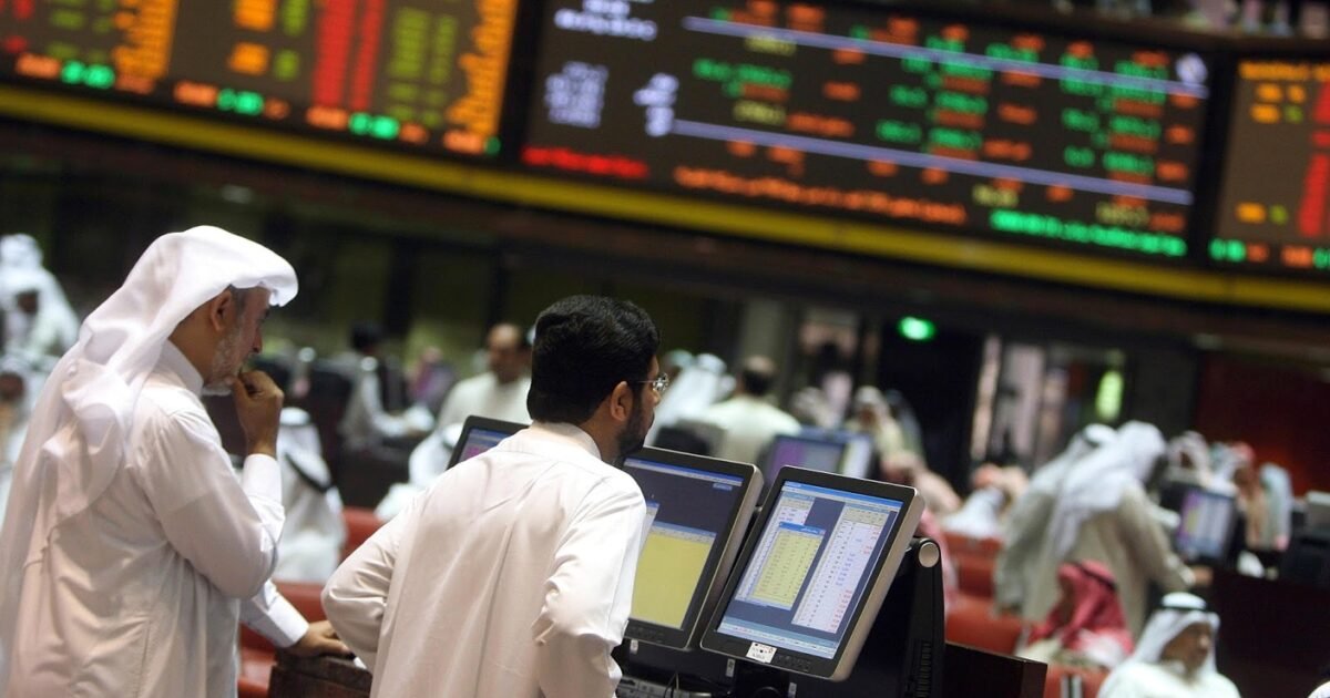 بورصات الخليج تحت الضغط والنفط يتراجع 2.5%.. الأسواق تترقب واشنطن وطهران