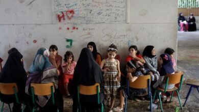 آلاف النازحين يقيمون في مدارس لبنان قبل بدء العام الدراسي