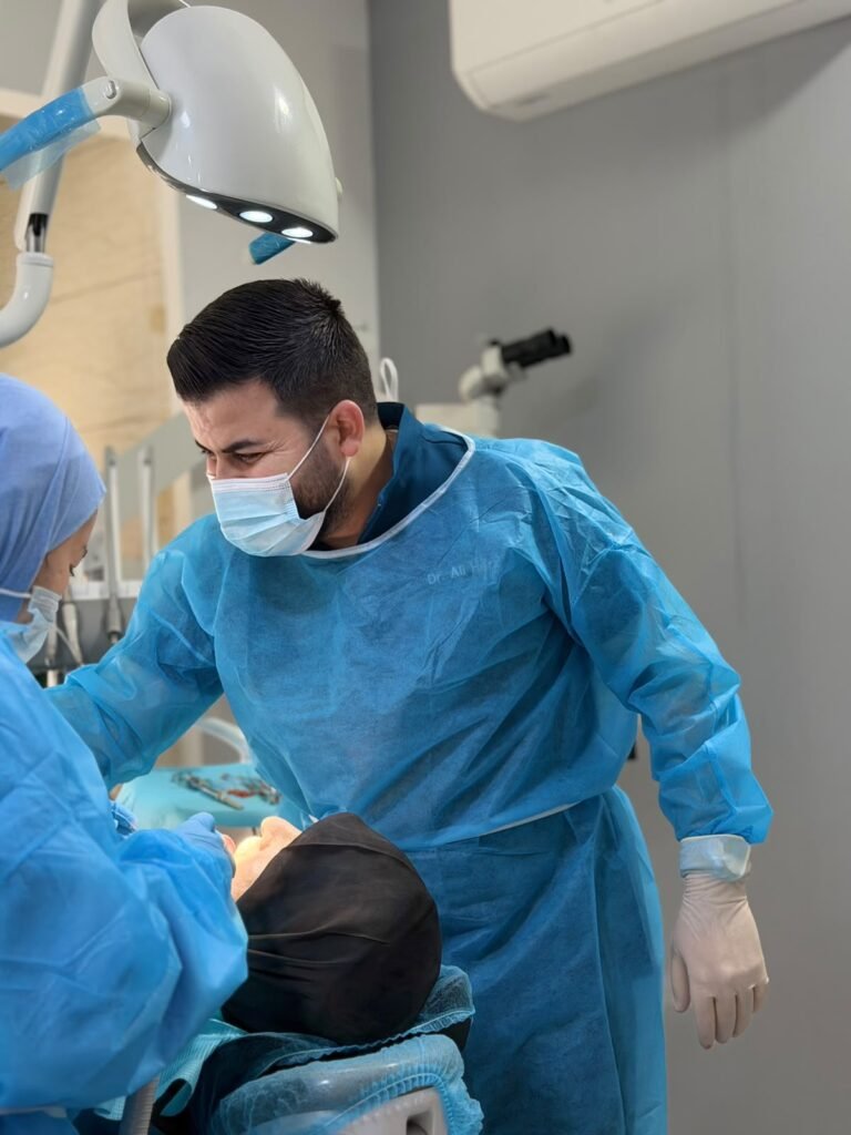 طبيب الأسنان علي حرز ينقل نجاحه من صور وفردان إلى أبيدجان